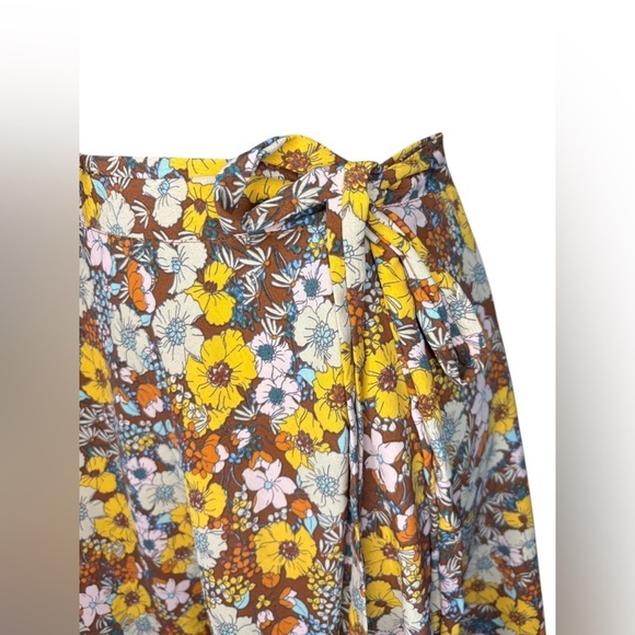 Altar'd State Floral Wrap Brown
Yellow White Mini Skirt Size Small preloved - Picture 5 of 7